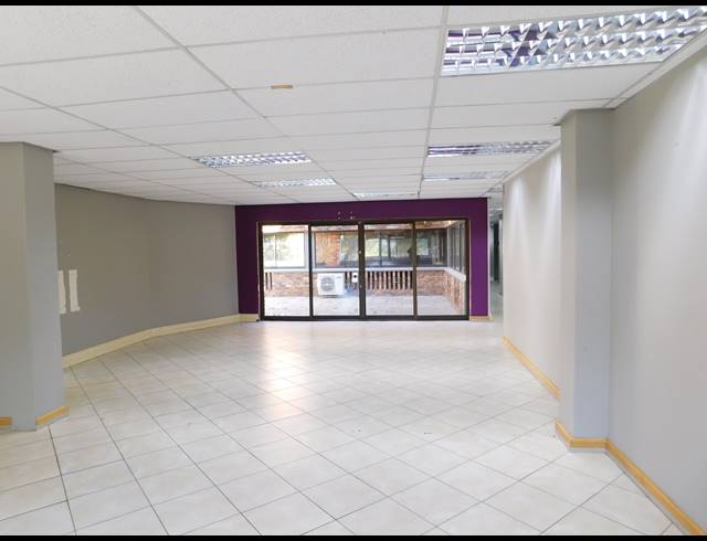 2,993M² OFFICE TO LET IN FERNDALE